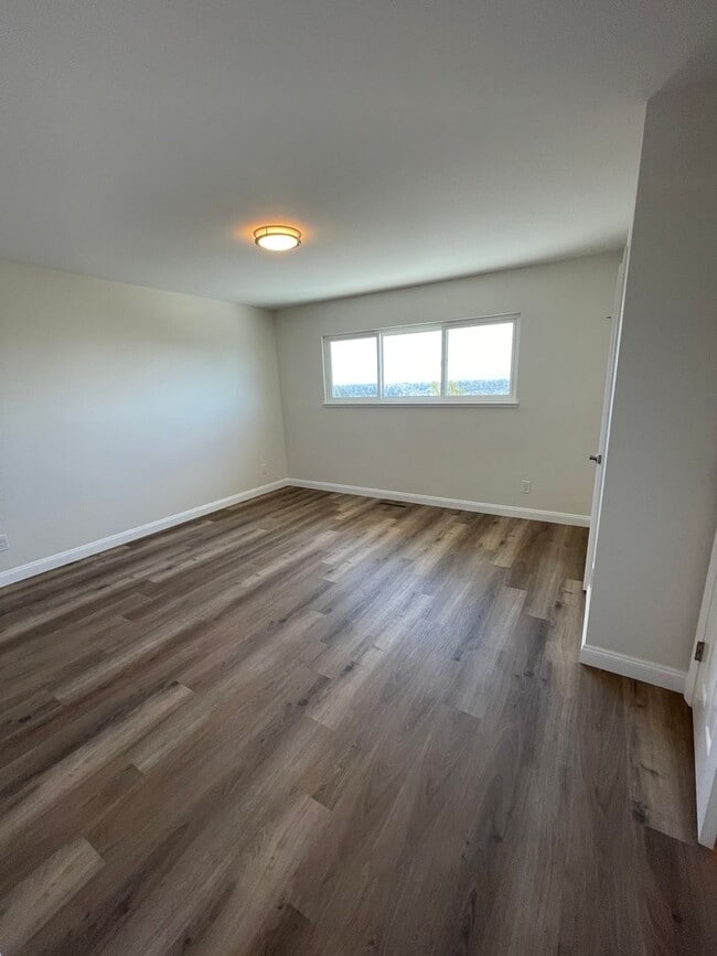 Building Photo - Newly Renovated 4 Bedroom Home with Views
