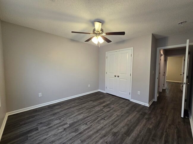 Building Photo - 810 Slidingrock Ln