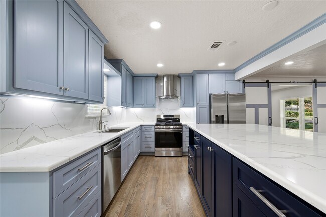 Building Photo - 855 Judiway St