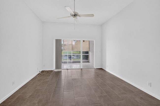 Building Photo - 15415 Summer Lake Dr