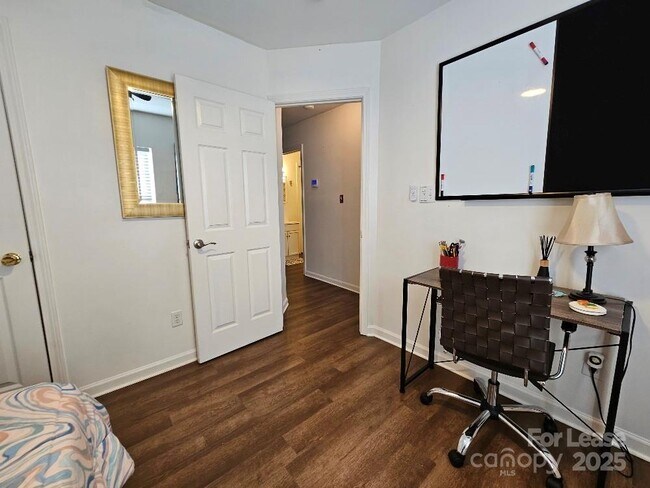 Building Photo - 336 Lutz Ave