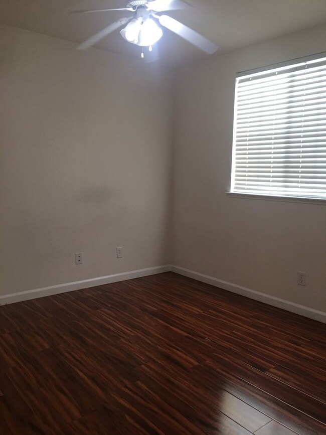 Building Photo - Highly Desirable 2 Story Home In Brookside