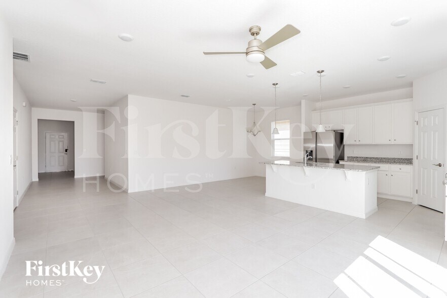 Building Photo - 519 Crown Rose Dr