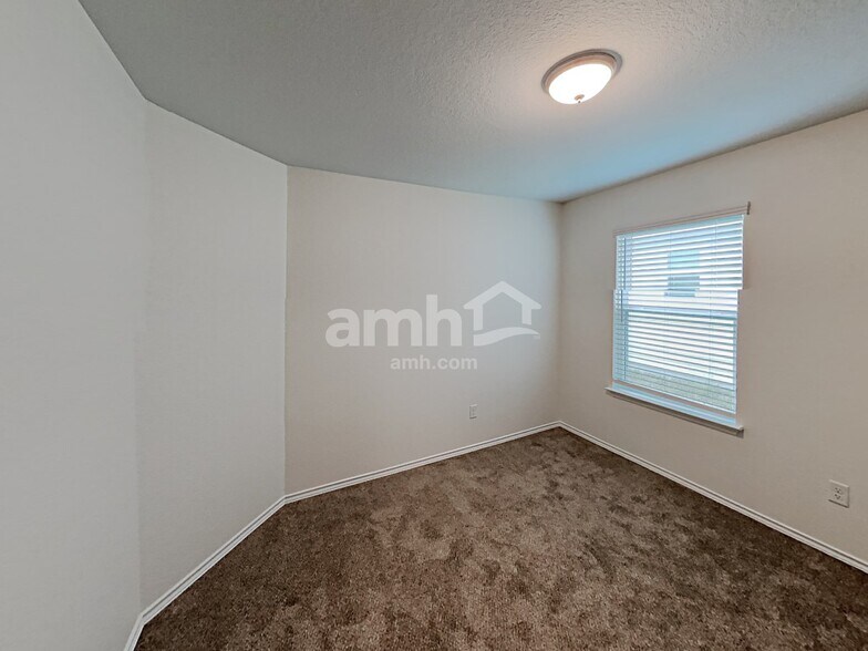 Building Photo - 213 Texas Thistle