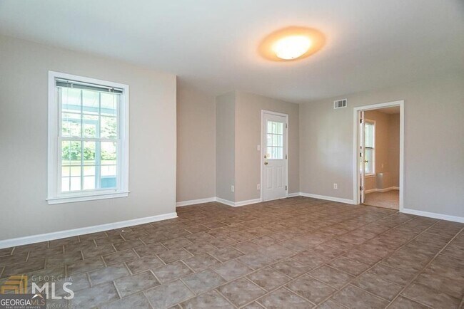 Building Photo - 225 Heritage Lake Dr