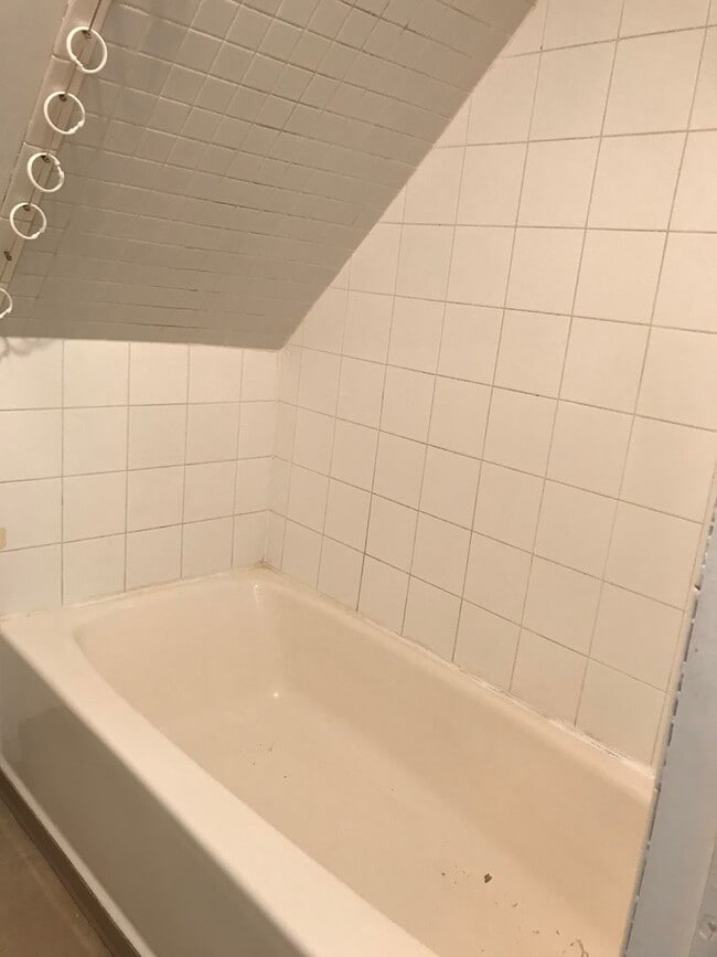 Building Photo - 403 2nd St NE