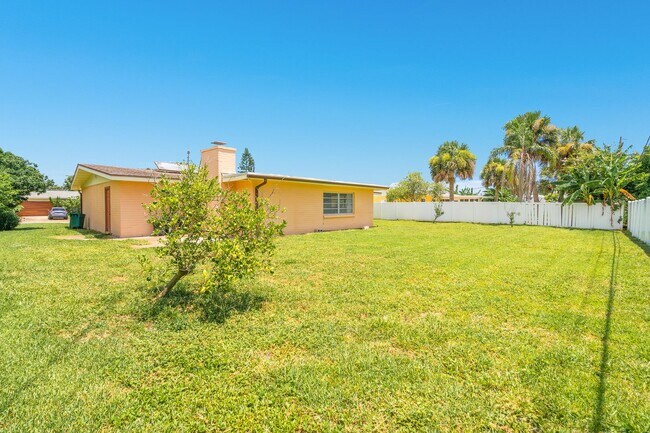 Building Photo - Beachside Ormond Beach Home