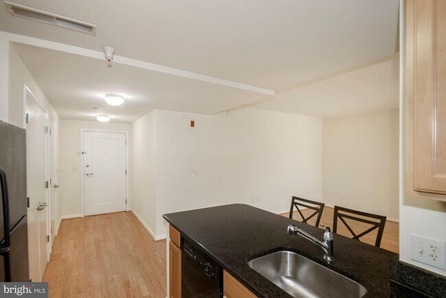 Building Photo - 355 I St SW