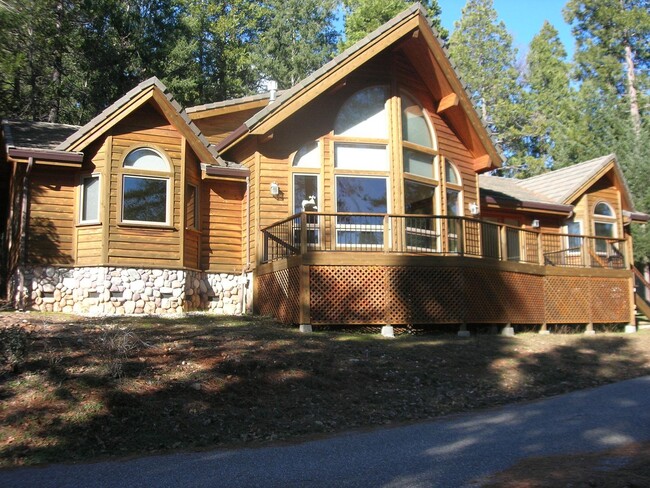 Primary Photo - Lovely Tahoe Style Custom Home