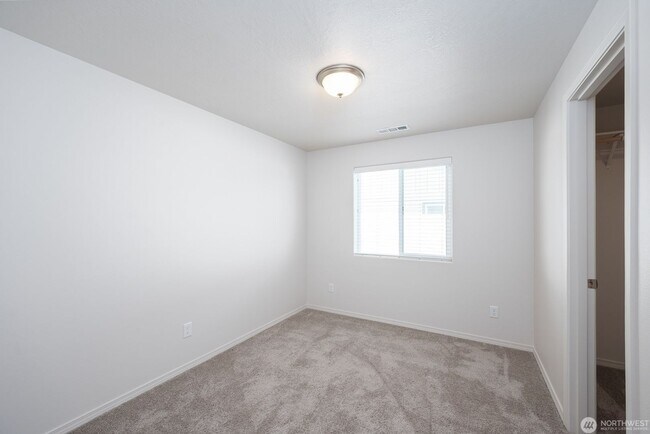 Building Photo - Never been rented before new home in Mae Valley, 3 bed 2 bath house