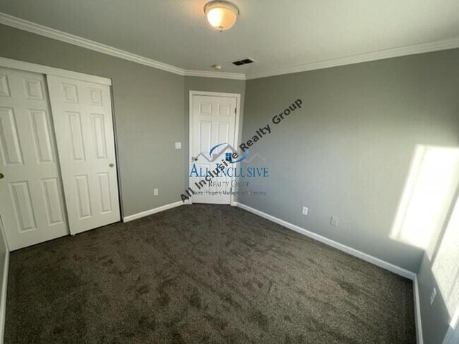 Building Photo - Charming 3-Bedroom Home in Desirable Folso...