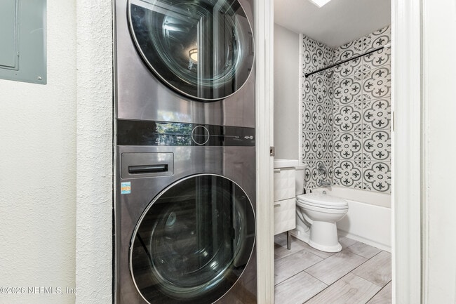 Building Photo - 231 E 16th St