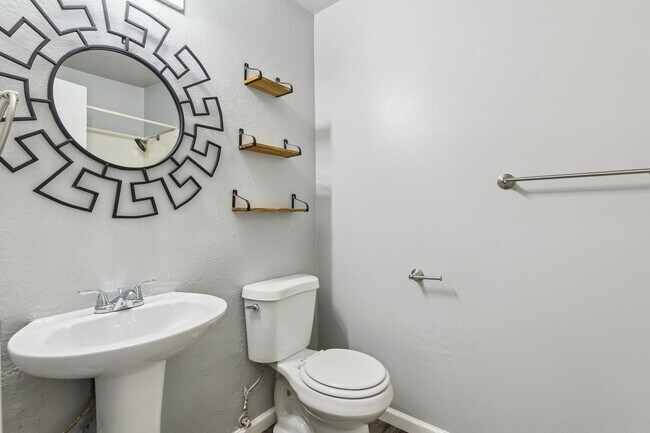 Building Photo - Charming Updated Gem Near Quail Springs!
