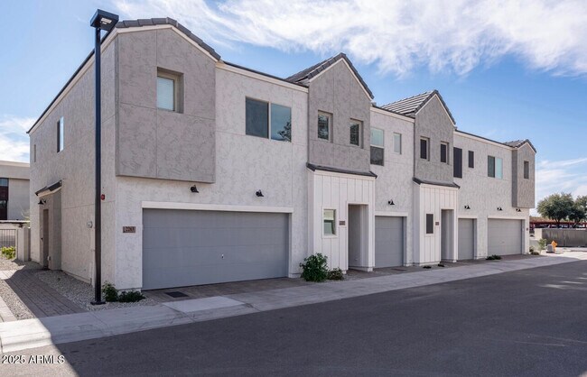 Building Photo - 2134 W Harmont Dr