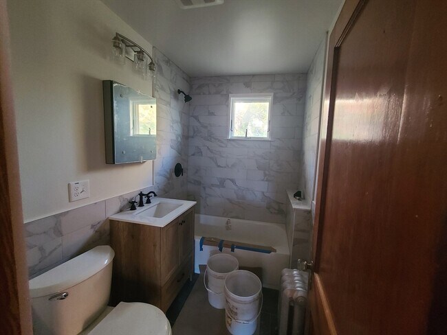 Building Photo - 26 Tip Top St