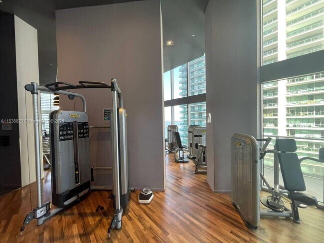 Building Photo - 1300 Brickell Bay Dr