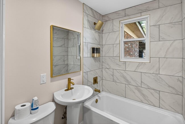 Building Photo - 1978 Piedmont St