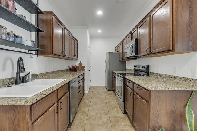 Building Photo - 7255 Barksdale Ln