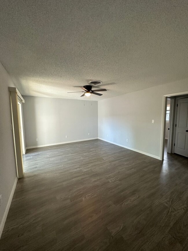 Building Photo - 4959 Tangerine Ave