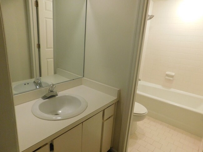 Building Photo - 1802 Sherbrooke Cir