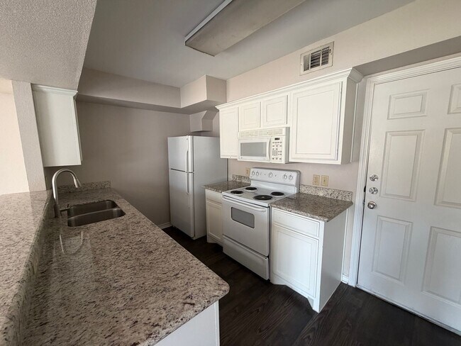 Building Photo - 2531 Pascal Ct