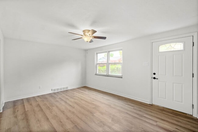 Building Photo - AVAILABLE OCT 1ST!! GORGEOUS 2 BEDROOM HOU...