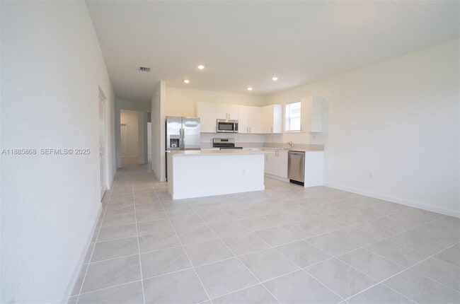 Building Photo - 2972 SE 23rd Ave