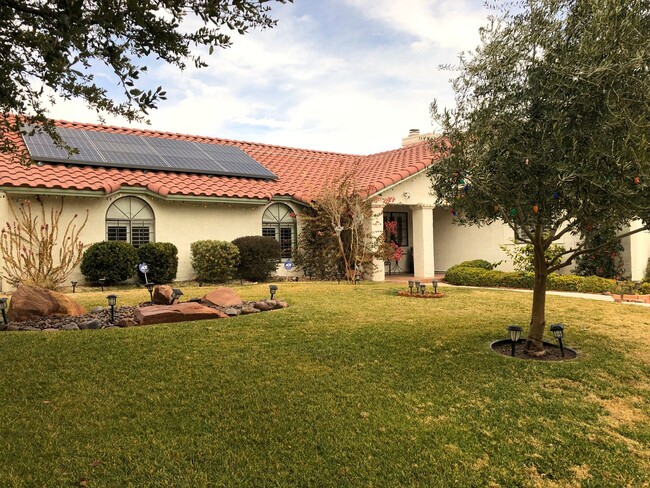 Building Photo - Gorgeous Furnished Oasis in Las Vegas Avai...