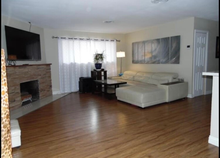 Building Photo - 132 Shadow Ln