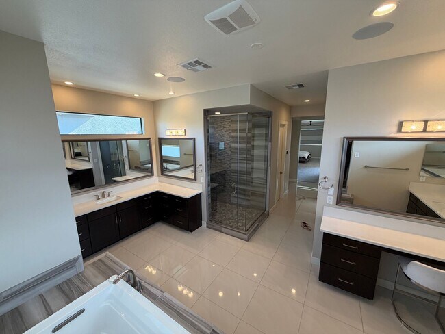 Building Photo - 4 Bed, 4.5 Bath Summerlin Home in The Ridges with Resort-Style Backyard