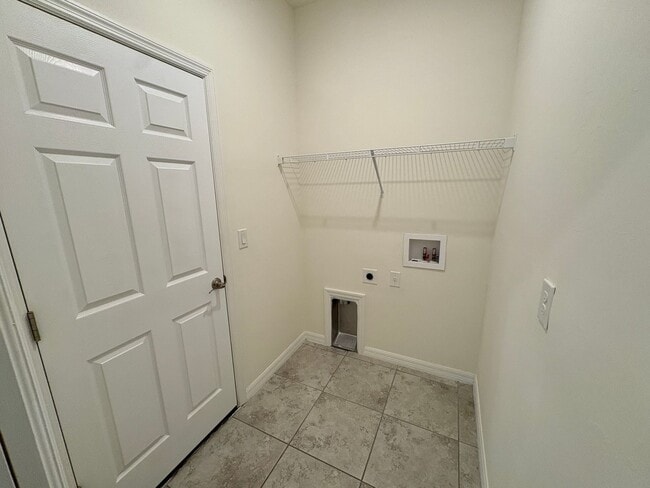 Building Photo - Modern 3 Bed 2 Bath in North Port Available Now