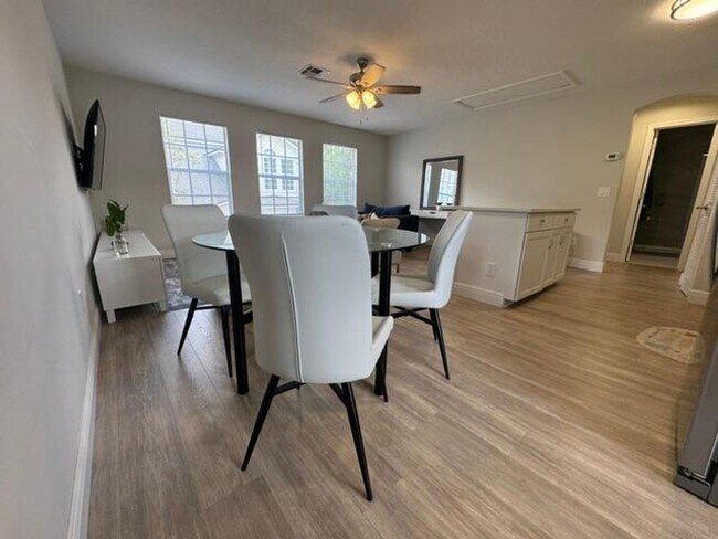 Building Photo - 1 Bedroom 1 Bath Renovated Garage Apartment in the Main Village of Celebration