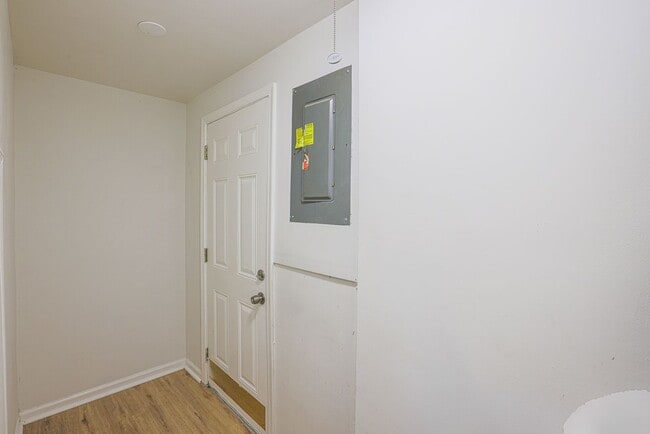 Building Photo - 8096 Castle Rock Ct