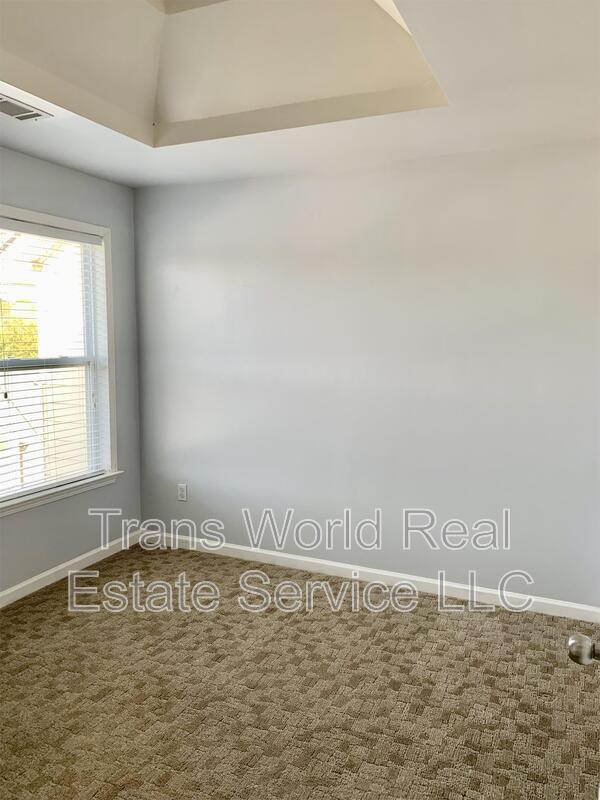 Building Photo - 4610 Blue Iris Way