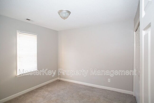 Building Photo - 1109 Balmoral Dr