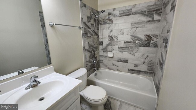 Building Photo - Arlington Townhouse With Attached Garage!