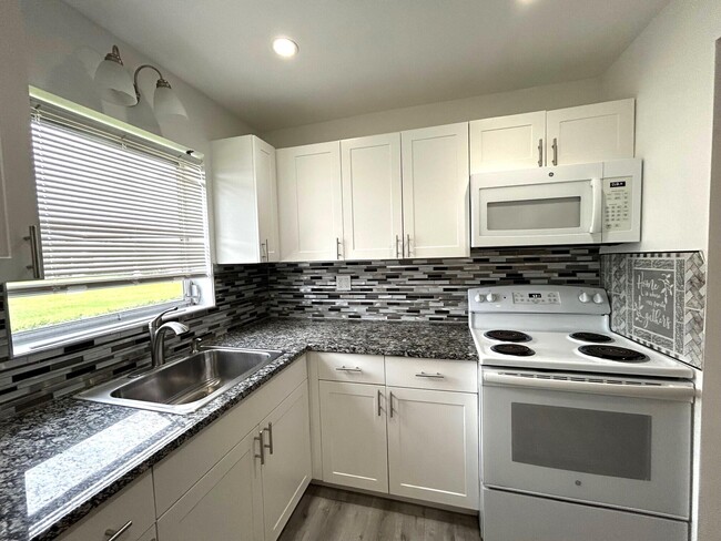 Building Photo - 2723 Dudley Dr W