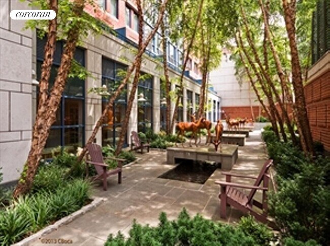 Building Photo - 404 E 76th St