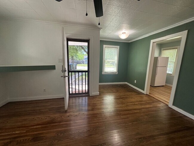 Building Photo - Updated - Wood Floors - 2/1