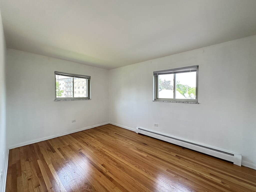 Building Photo - 1653 Oakwood Ave