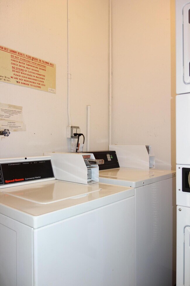 Building Photo - 2020 Terra Mar Dr