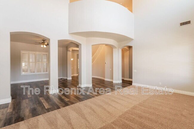 Building Photo - 716 E Runaway Bay Pl