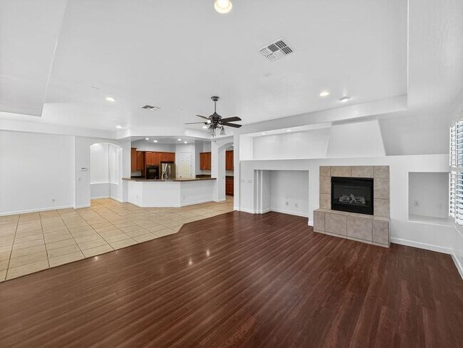 Building Photo - Spacious 3 car garage home at Paseo Trail!