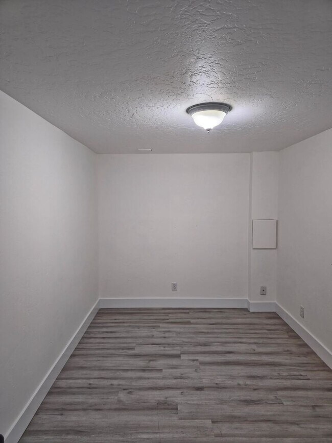 Building Photo - 3723 Kewanee Dr
