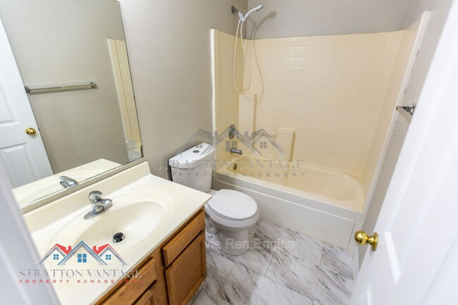 Building Photo - 6714 E Flynn Ave