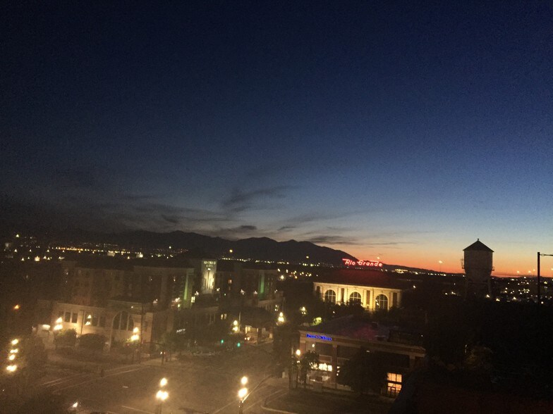 Building Photo - 360 Broadway