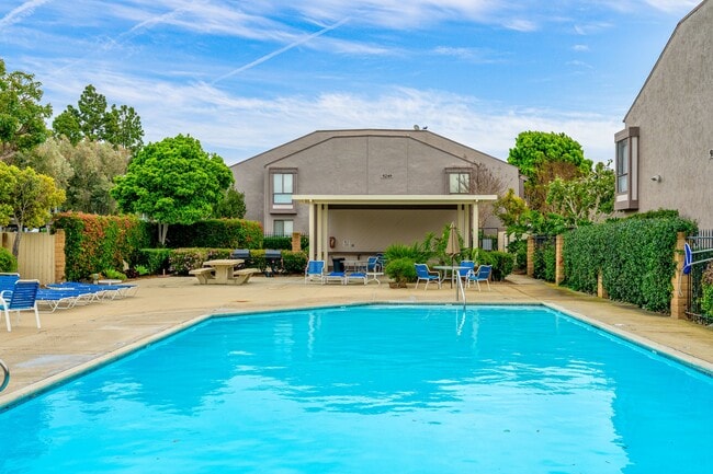 Building Photo - 9189 Village Glen Dr