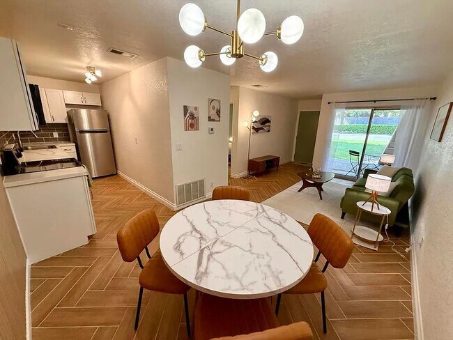 Building Photo - 2875 N Los Felices Rd