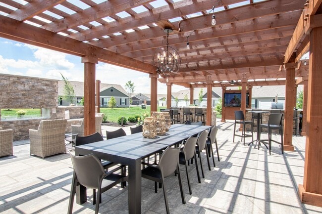 Building Photo - 32 Glade Lp