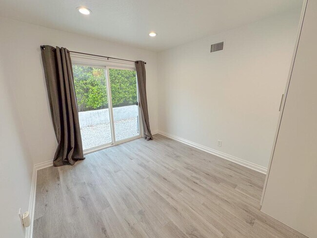 Building Photo - 25761 Serenata Dr